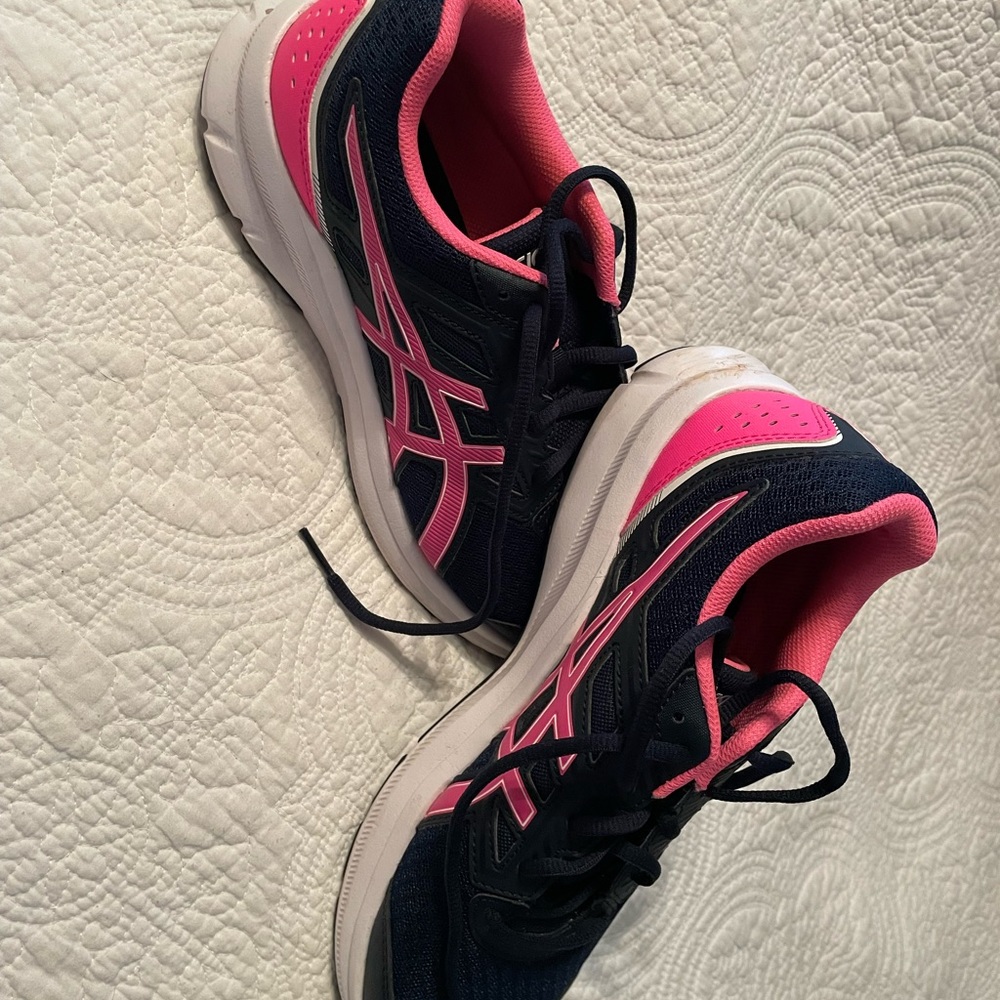 ASICS tennis shoes